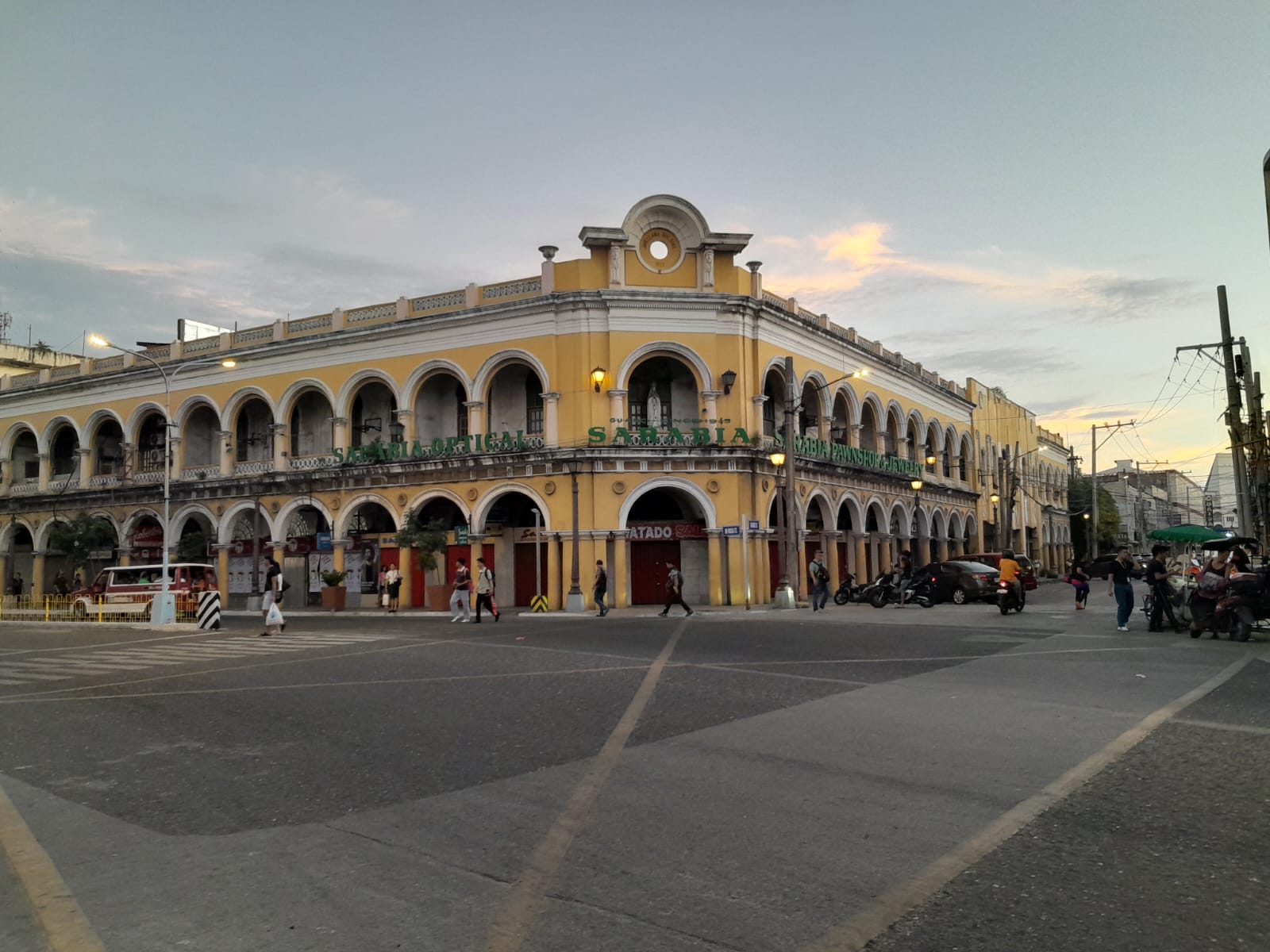 The Javellana Building built in 1922 along Calle Real (now J.M. Basa Street). Today, it houses popular restaurants like Roberto's, famous for its Queen Siopao.