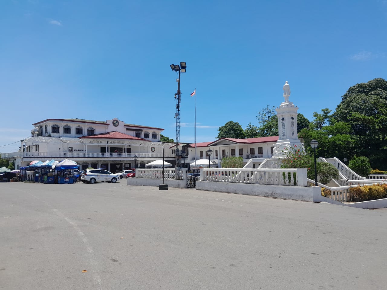 To the left is the Carcar City Hall. To the right is the statue of Rizal, ever present in almost all municipalities within the Philippines. The architecture definitely looks like Spanish Architecture. I just passed it after visiting the church..