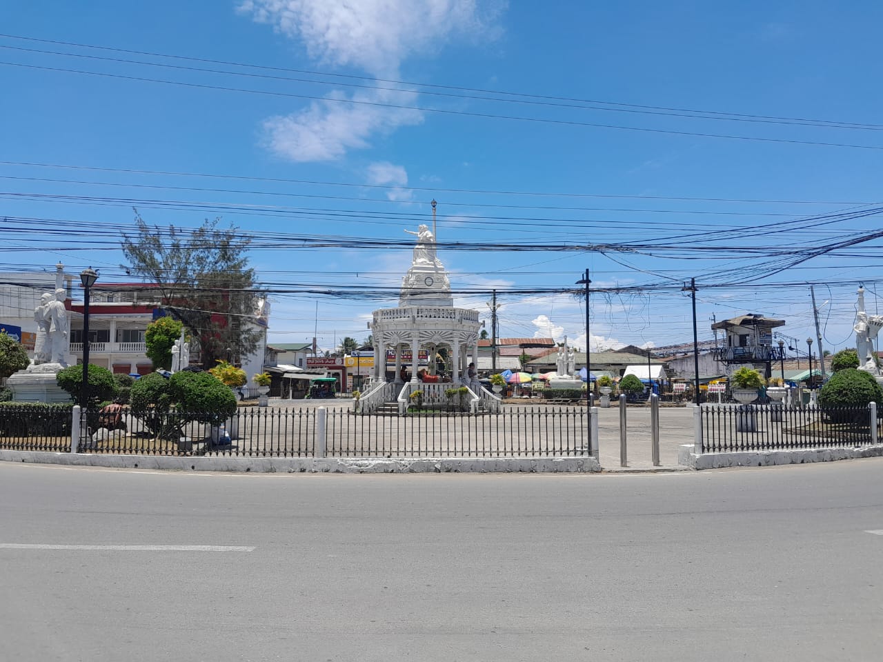 The Carcar Rotunda. It was very hot at the time hence I wasn't able to go to the center gazebo. I guess plenty of people visit it at night, especially during fiestas. I think it would have served better if there were plenty more trees planted inside the Rotunda.