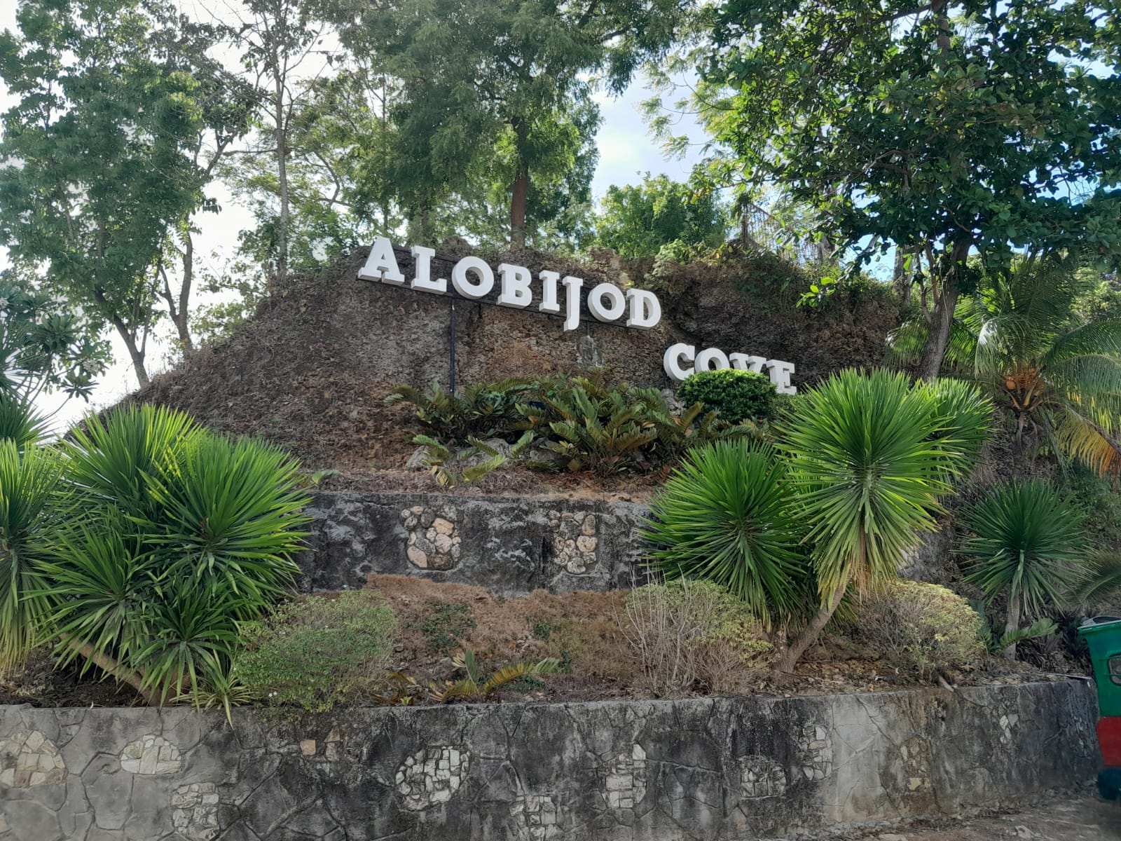 The entrance to Alobijod Cove boasts a man-made hill with the words of the code inscribed. You can take pictures with your family above the sign by taking the stairs.